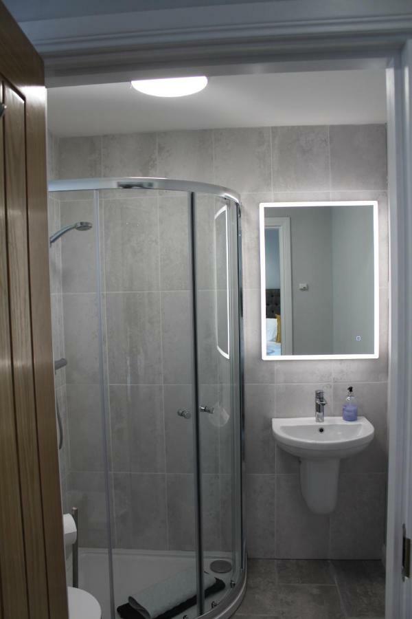 Apt 1, Frasers Close, เคิร์กวอลล์ ภายนอก รูปภาพ